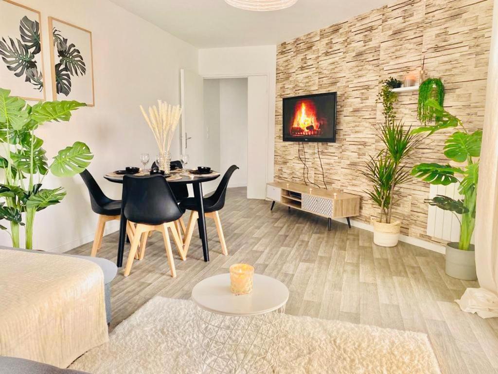 T2 Tres Charmant A Cergy Le Haut A Seulement 2 Min A Pied De La Gare !! Parking Prive Apartamento Exterior foto