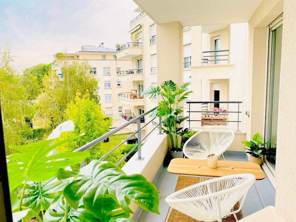 T2 Tres Charmant A Cergy Le Haut A Seulement 2 Min A Pied De La Gare !! Parking Prive Apartamento Exterior foto